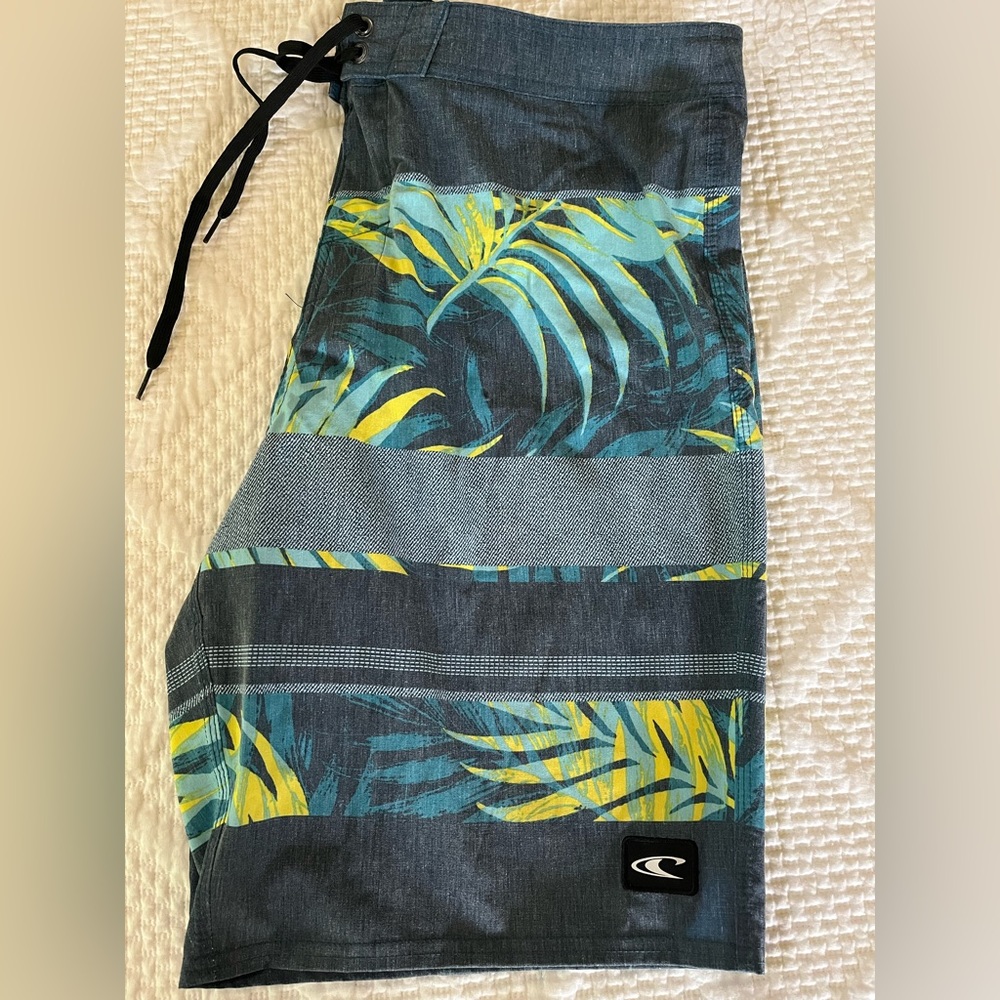 Excellent condition O’Neill men’s swim trunks worn 1x